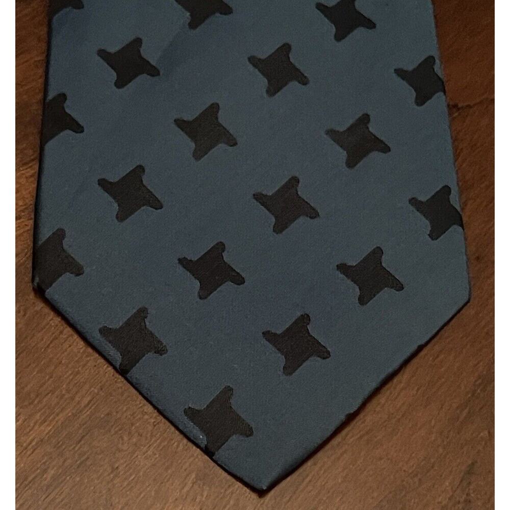 International Passport 100% Italian Silk Men’s Neck Tie Made In Italy
